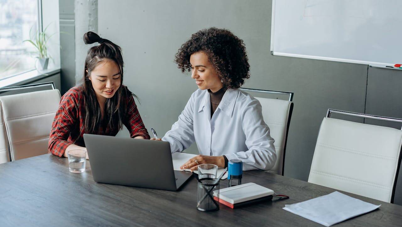 ¿En qué invertir mi dinero? Guía clara para empezar - Leva